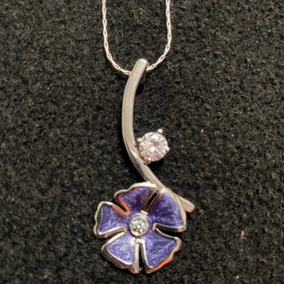 Howards Jewelery Necklace With A Blue Flower - Picture 3 of 5
